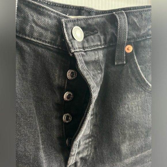 26 LEVI’S Ribcage Shorts - Picture 5 of 7